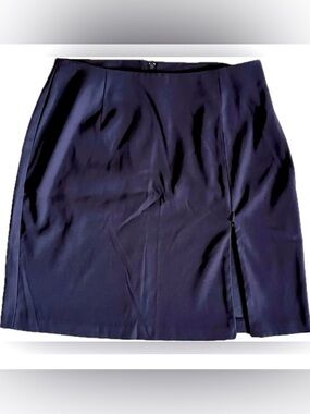 Fashion Bug skirt with zipper in front to show leg.. Excellent condition.